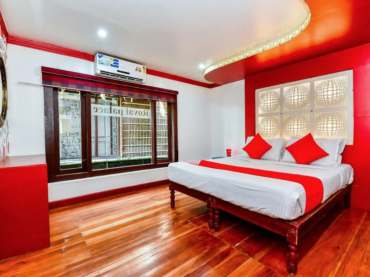 Oyo 23434 Royal Palace 4Bhk Premium Houseboat Hotel Alappuzha