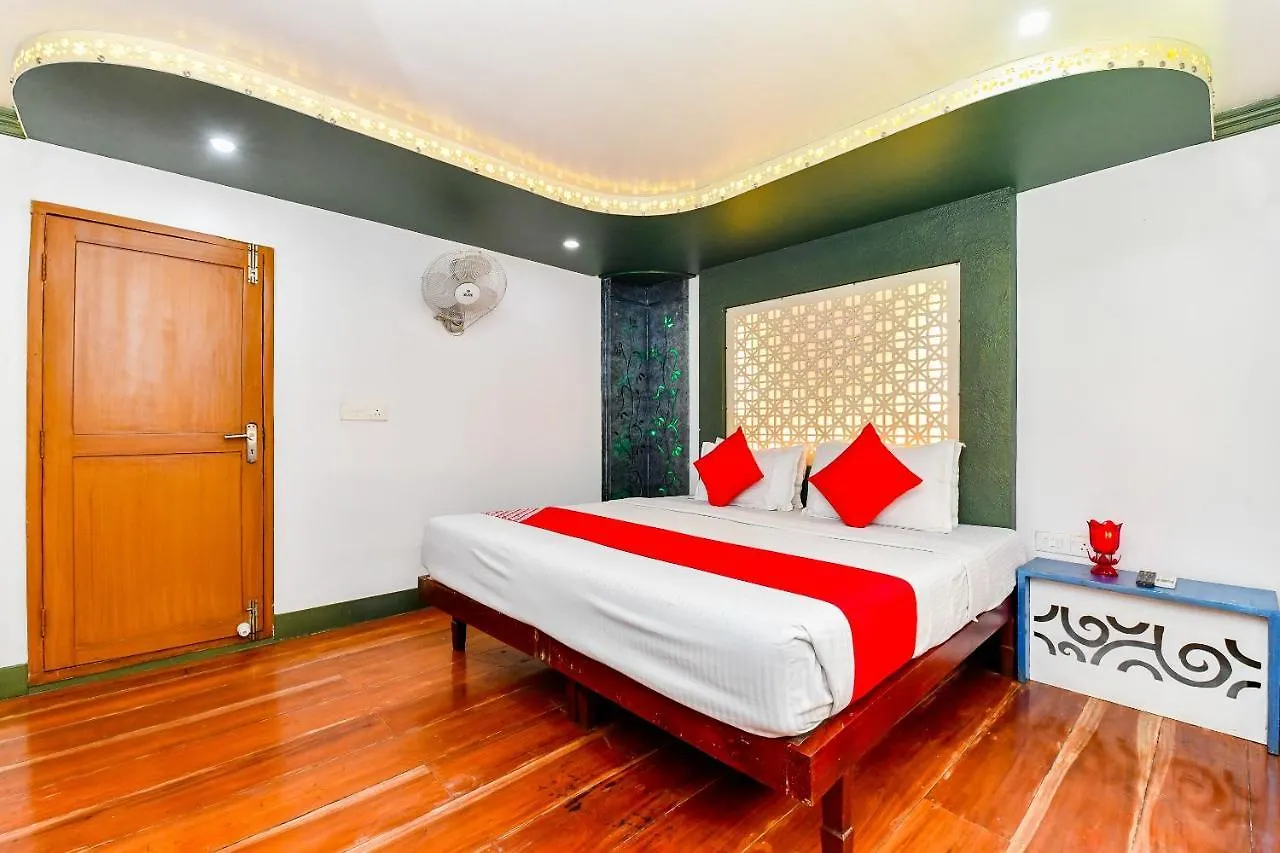 Oyo 23434 Royal Palace 4Bhk Premium Houseboat Hotel Alappuzha