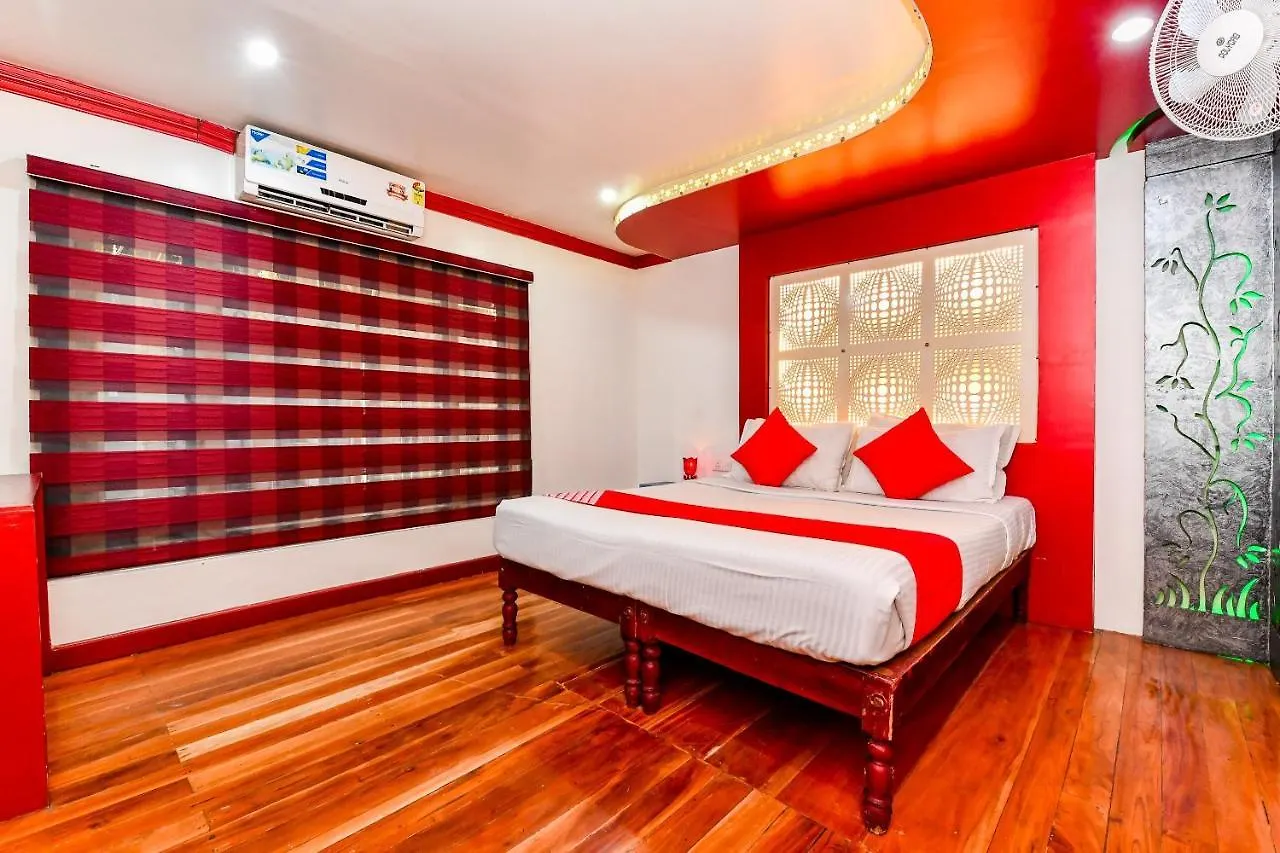 Oyo 23434 Royal Palace 4Bhk Premium Houseboat Hotel Alappuzha