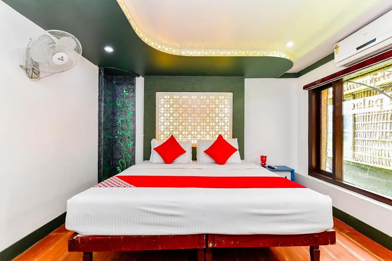 Oyo 23434 Royal Palace 4Bhk Premium Houseboat Hotel Alappuzha India