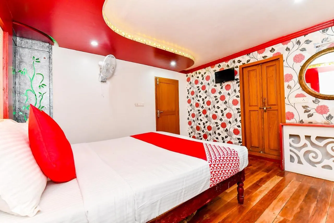 ***  Oyo 23434 Royal Palace 4Bhk Premium Houseboat Hotel Alappuzha India