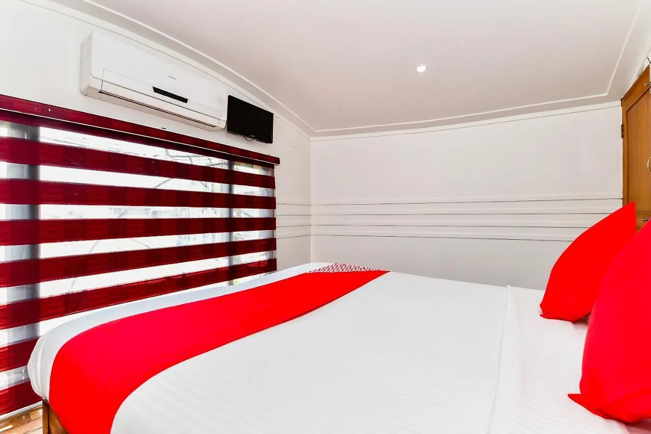 ***  Oyo 23434 Royal Palace 4Bhk Premium Houseboat Hotel Alappuzha India