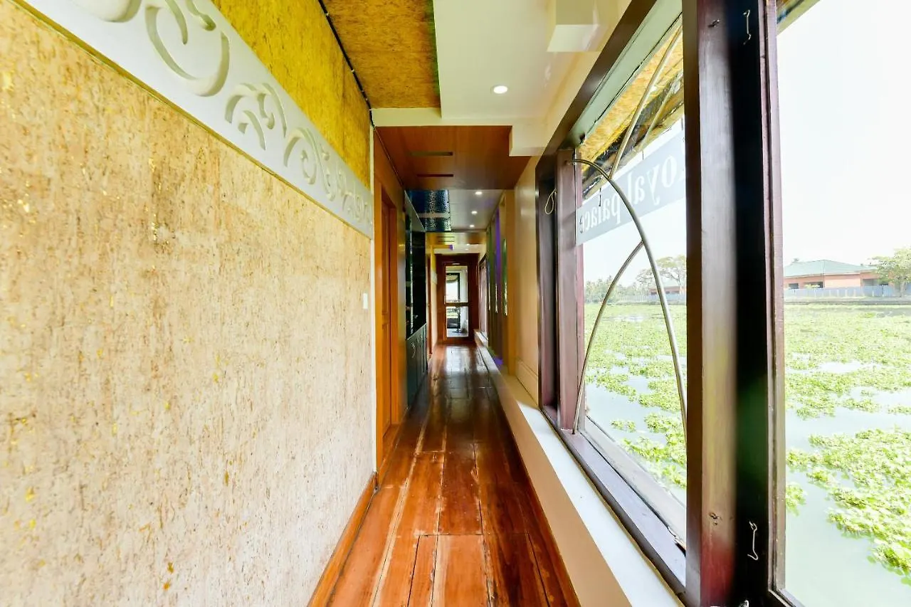 Oyo 23434 Royal Palace 4Bhk Premium Houseboat Hotel Alappuzha 3*,