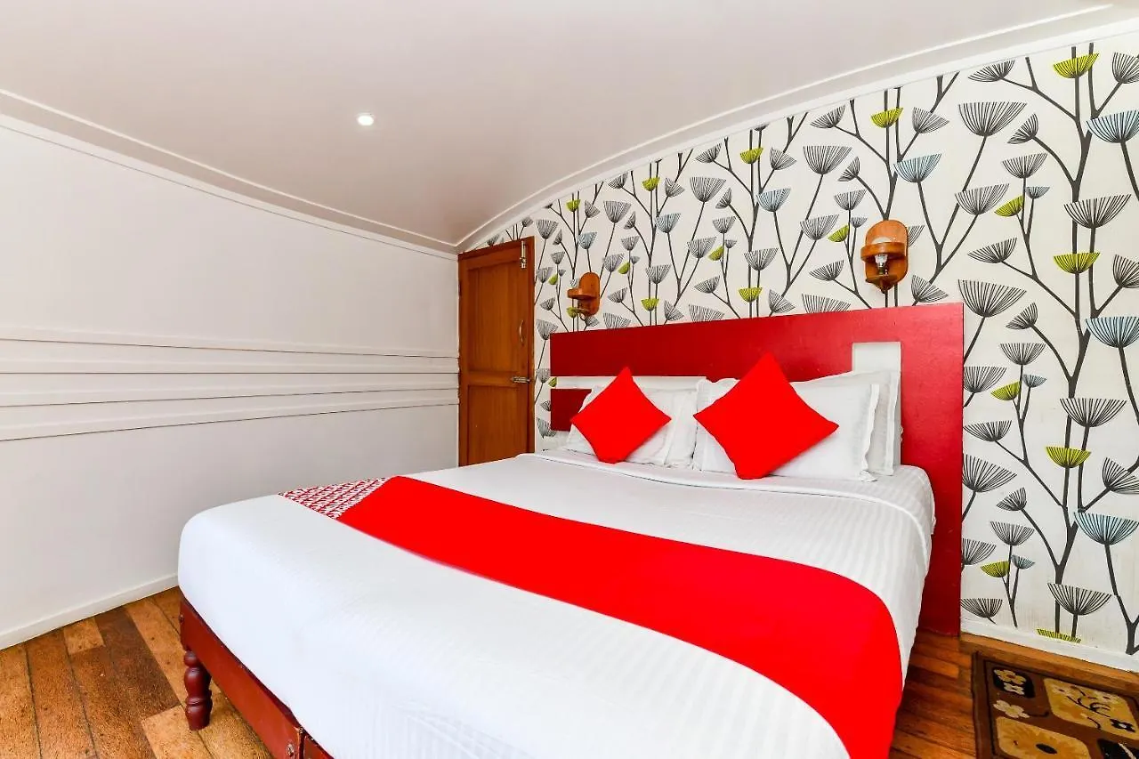 Oyo 23434 Royal Palace 4Bhk Premium Houseboat Hotel Alappuzha