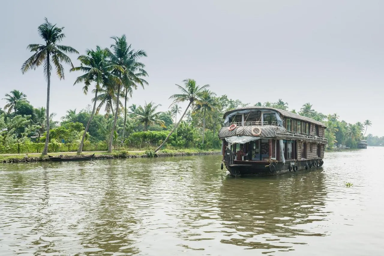 Oyo 23434 Royal Palace 4Bhk Premium Houseboat Hotel Alappuzha