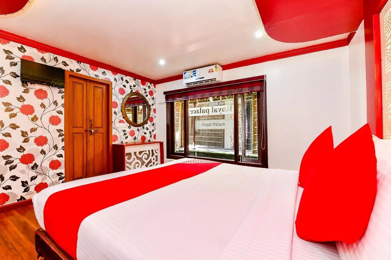 Oyo 23434 Royal Palace 4Bhk Premium Houseboat Hotel Alappuzha 3*,  India