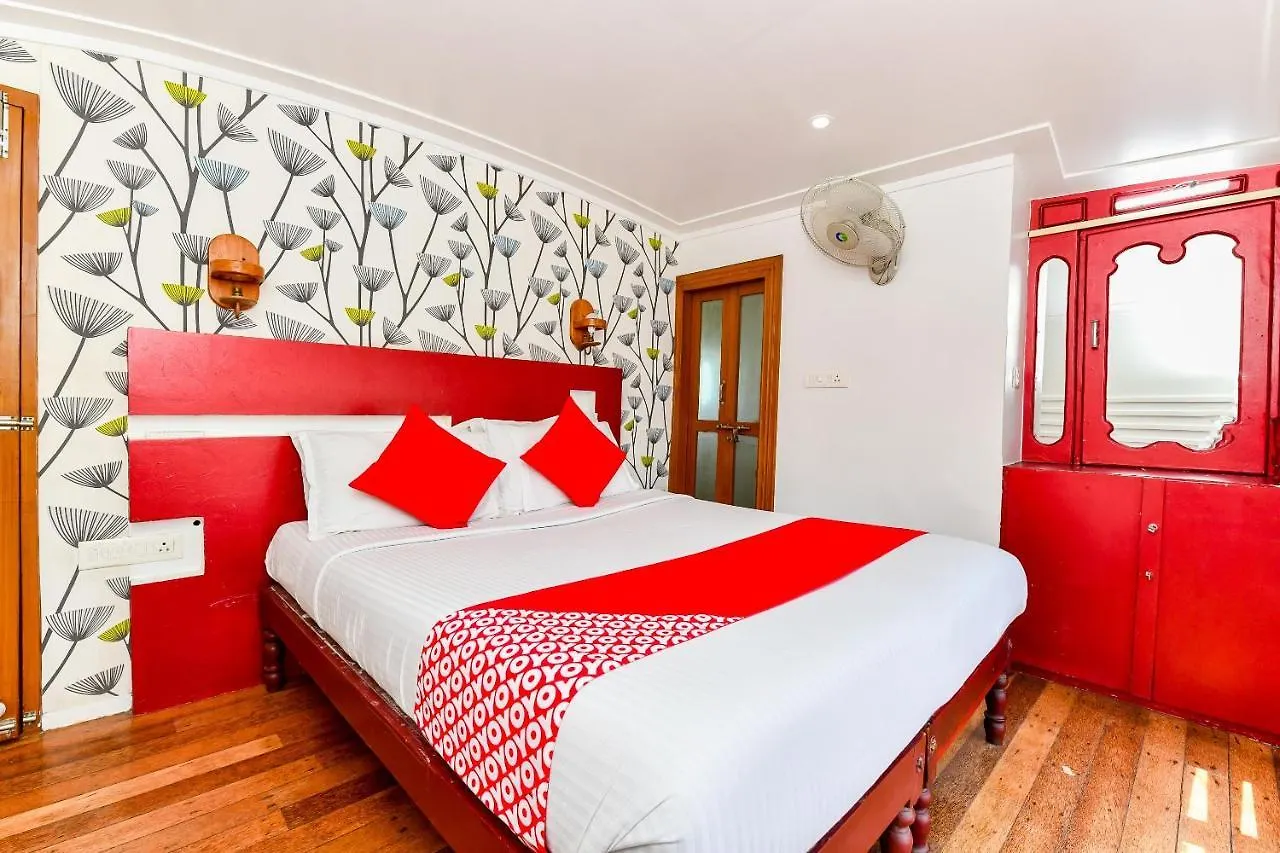 Oyo 23434 Royal Palace 4Bhk Premium Houseboat Hotel Alappuzha