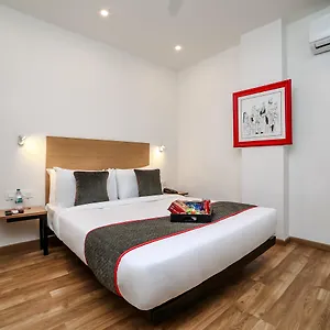 https://oyo-townhouse-80-meera-bagh.hotelsdelhi.org