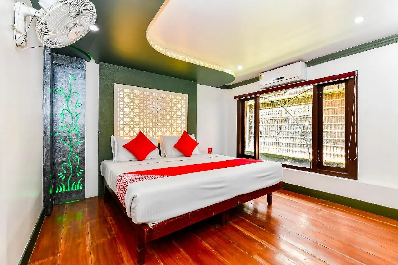Hotel Oyo 23434 Royal Palace 4Bhk Premium Houseboat Alappuzha