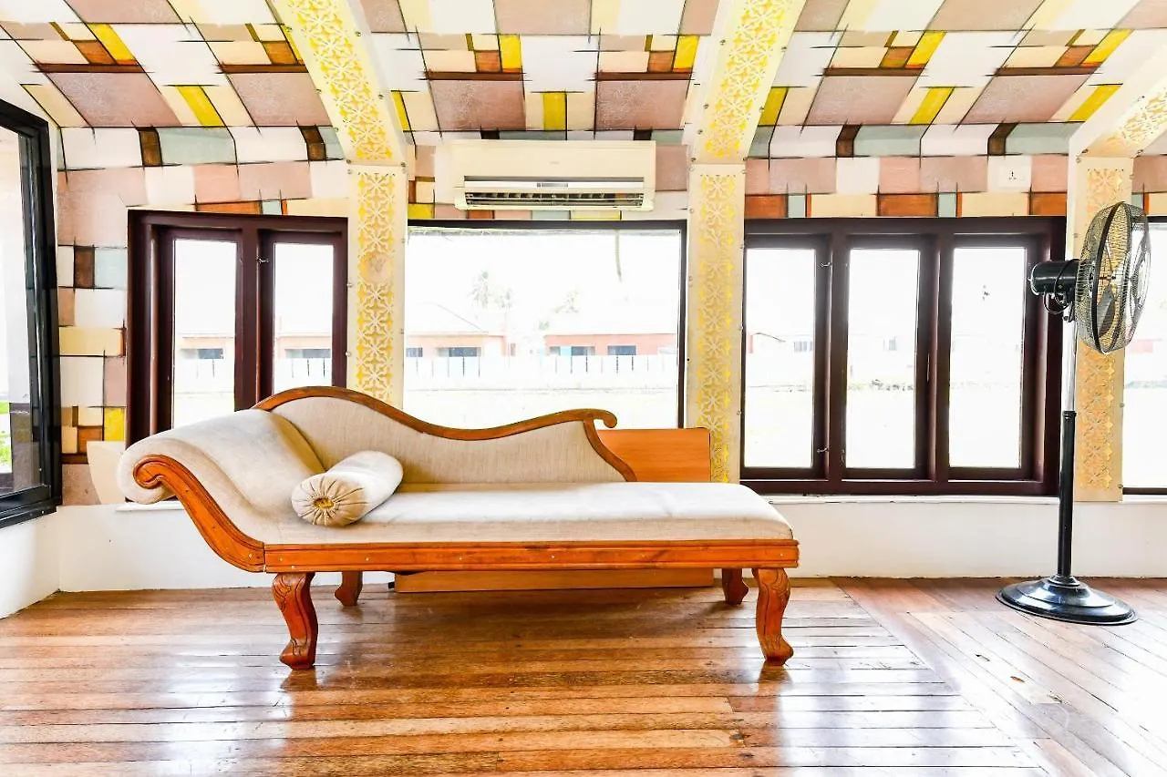 Hotel Oyo 23434 Royal Palace 4Bhk Premium Houseboat Alappuzha Indie